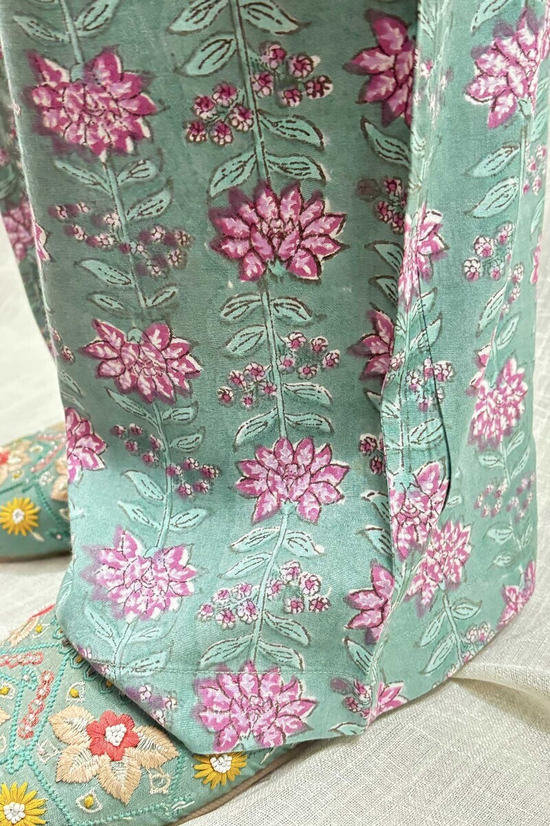 Green Hand Screen-Printed Narrow Pants