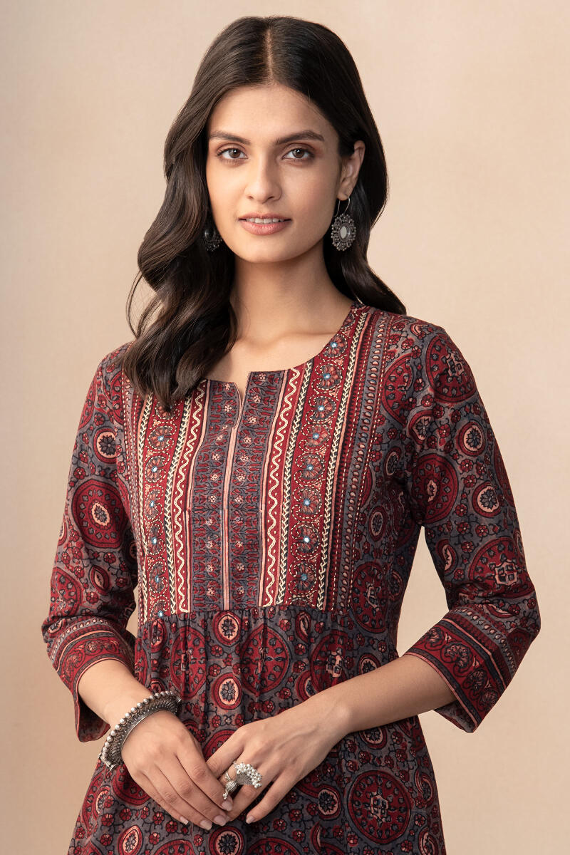 Surplus: Sehra Nizam Ajrak Kurta