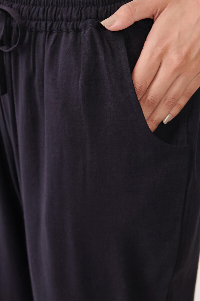 Black Handcrafted Rayon Slub Narrow Pants