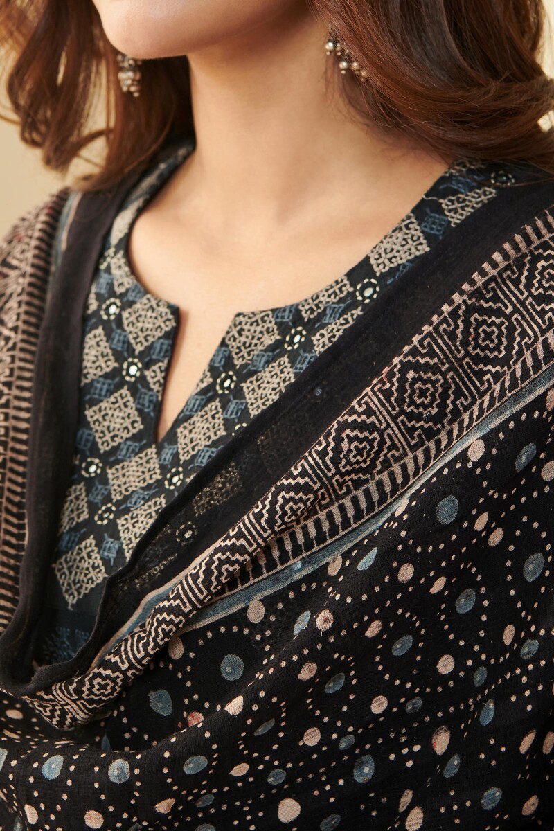 Black Hand Block Printed Line Dobby Dupatta