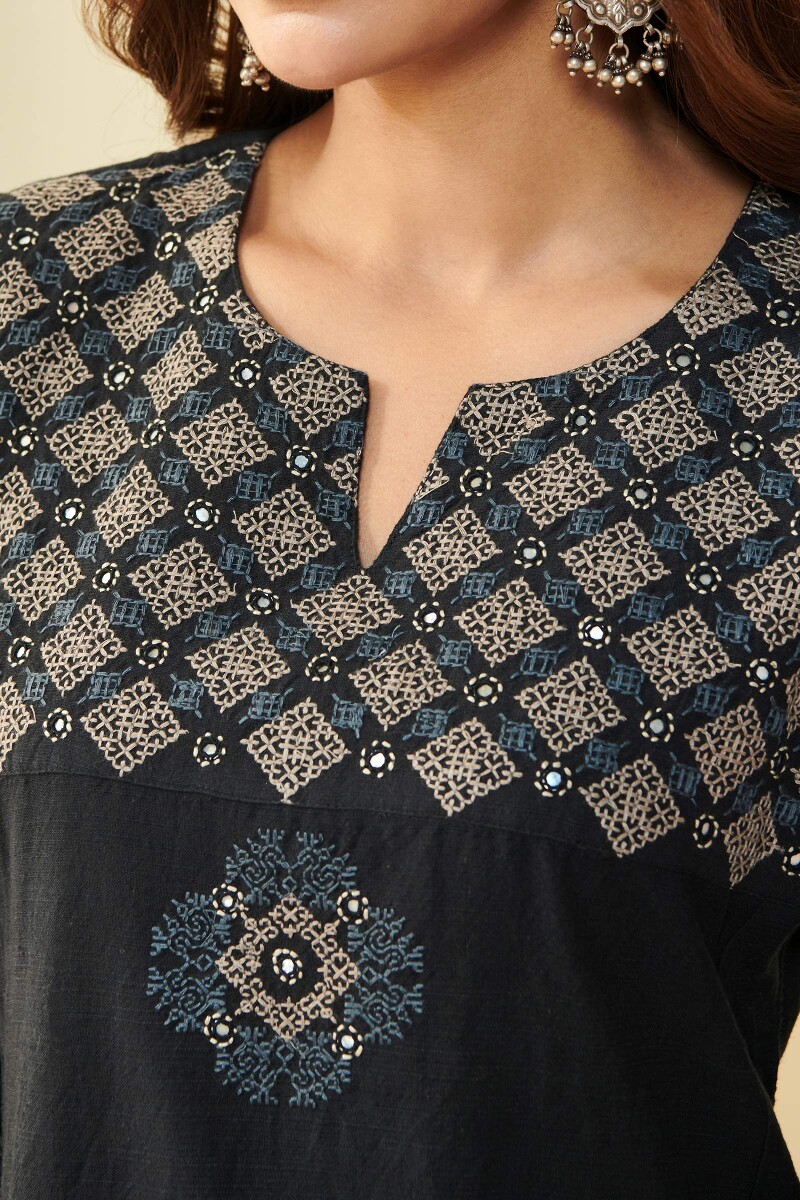 Black Handcrafted Straight Handloom Kurta