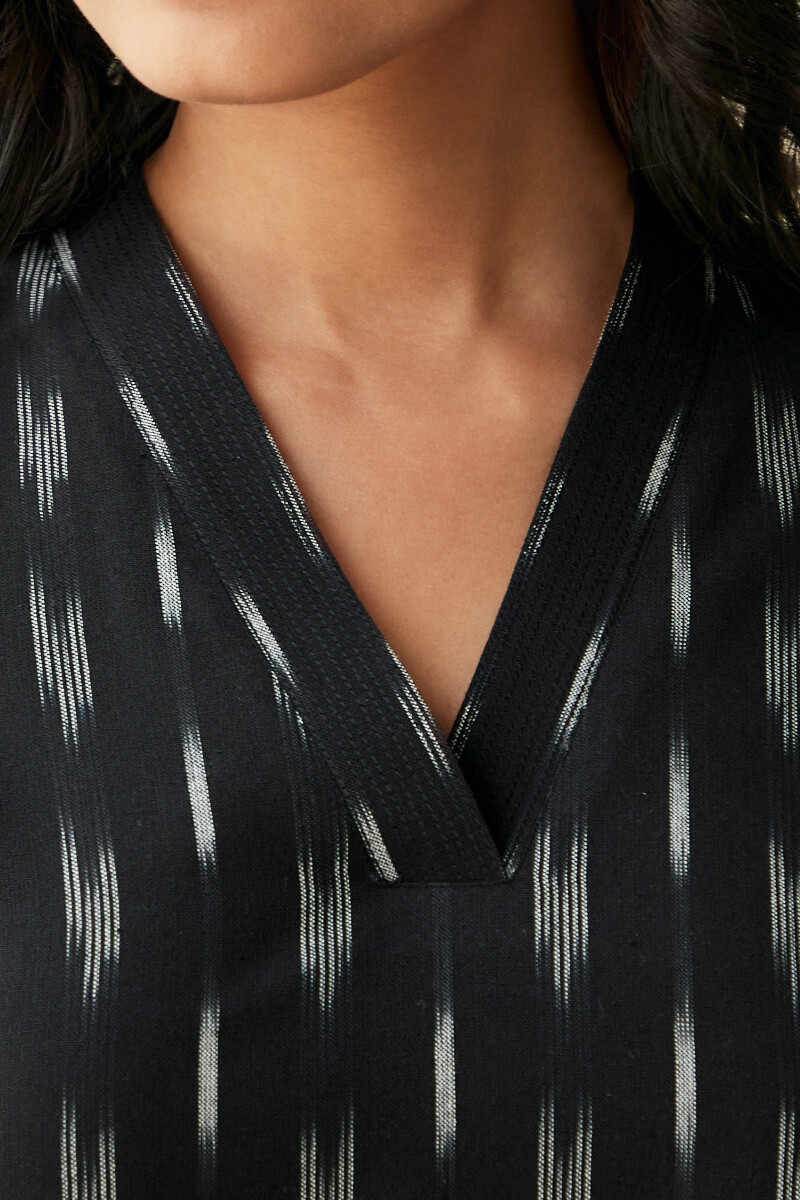 Black Handcrafted Straight Cotton Polyester Kurta