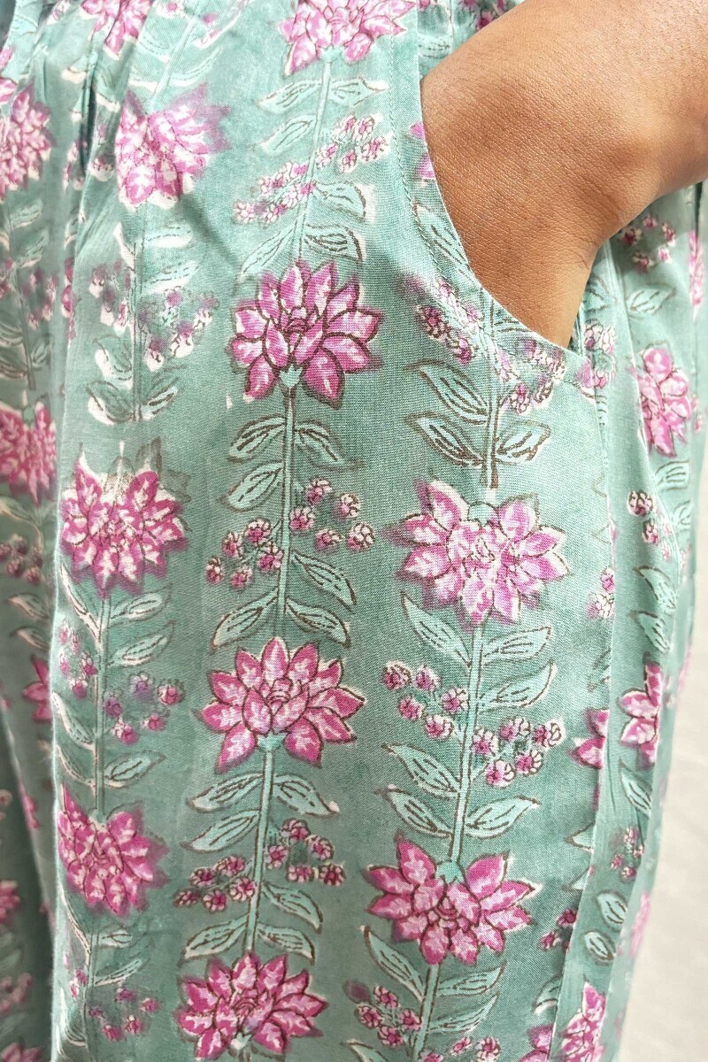 Green Hand Screen-Printed Narrow Pants