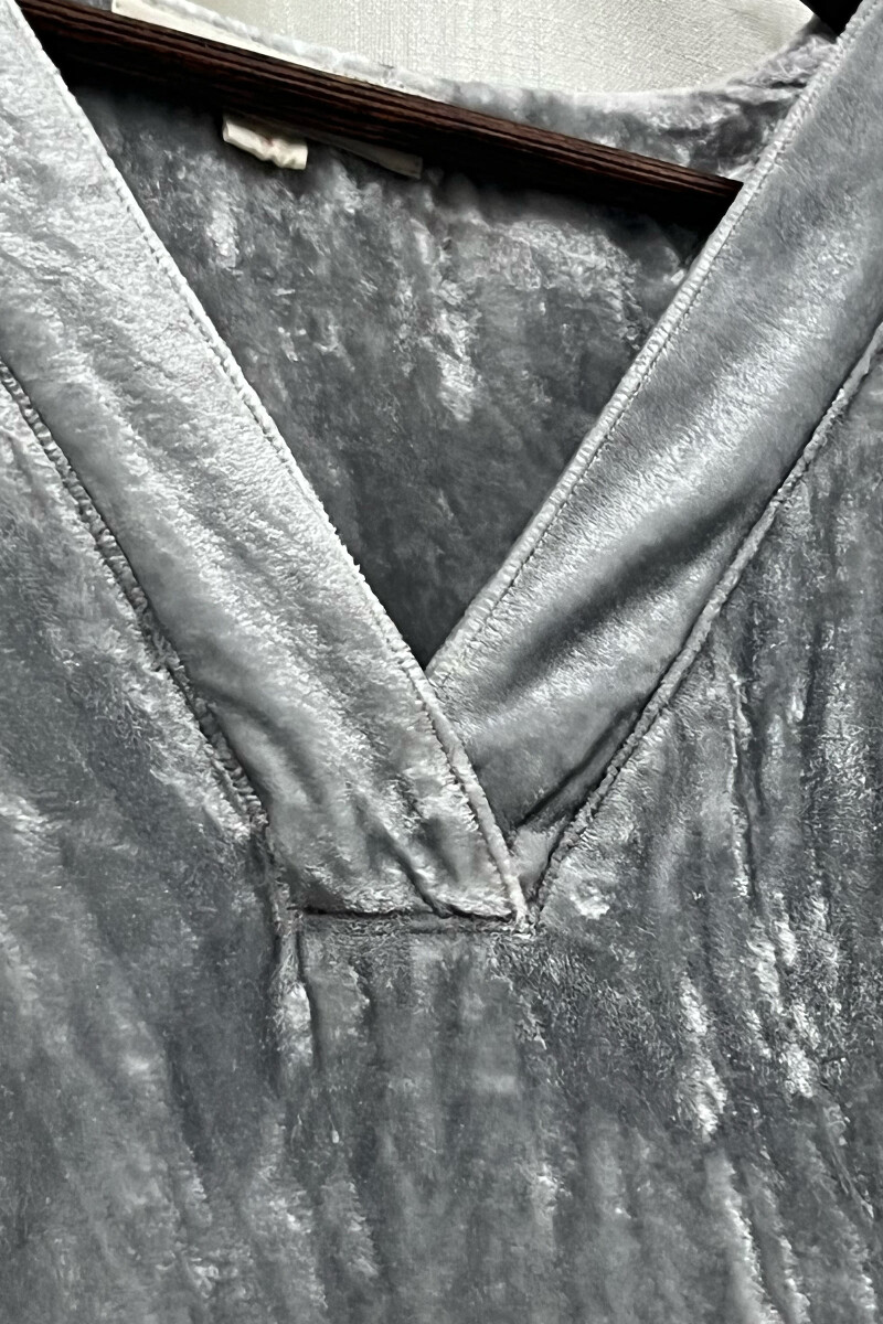 Grey Handcrafted Straight Velvet Kurta