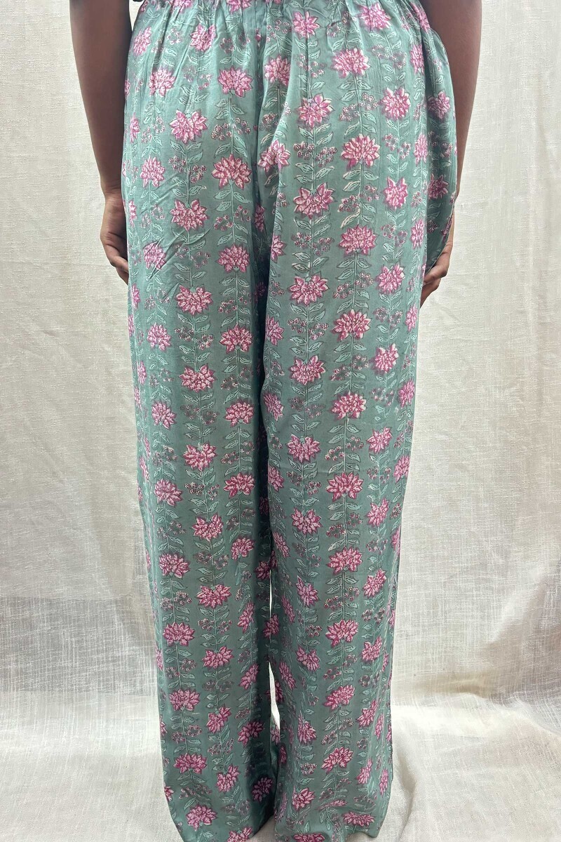 Green Hand Screen-Printed Narrow Pants