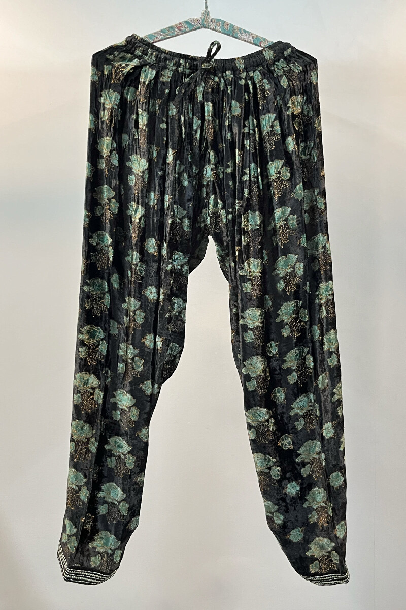 FG Specials: 1 of 1- Black Handcrafted Velvet Kurta & Pants - Size XS