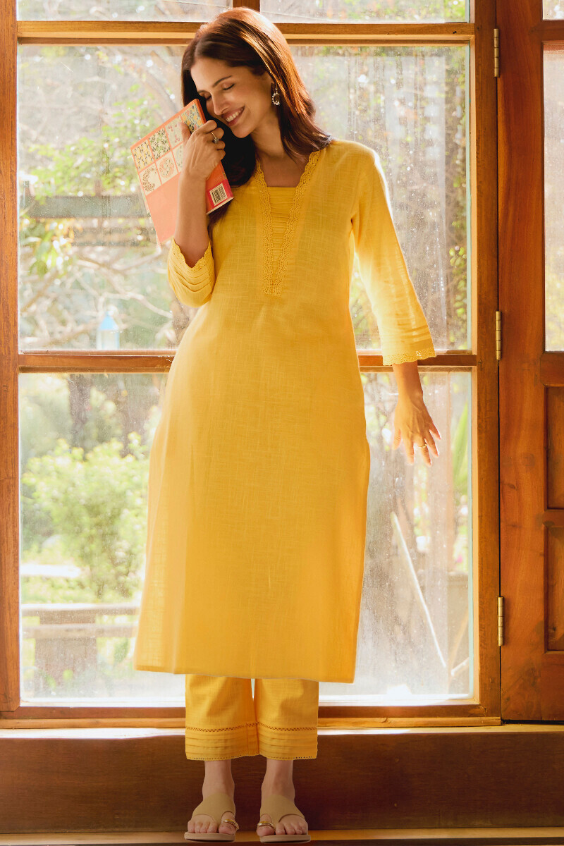 Mustard Handcrafted Gauze Slub Narrow Pants